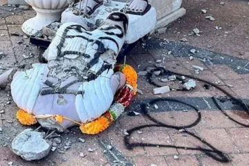அமெரிக்காவில் இந்து கோவில் வாசலில் காந்தி சிலை உடைப்பு; 15 நாட்களில் இரண்டாவது தாக்குதல்