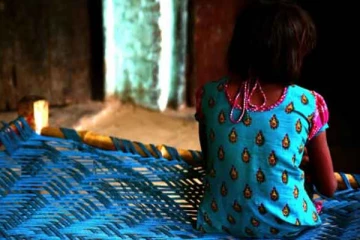 யாழில் பதின்ம வயது சிறுமியை சீரழித்த தாய்!