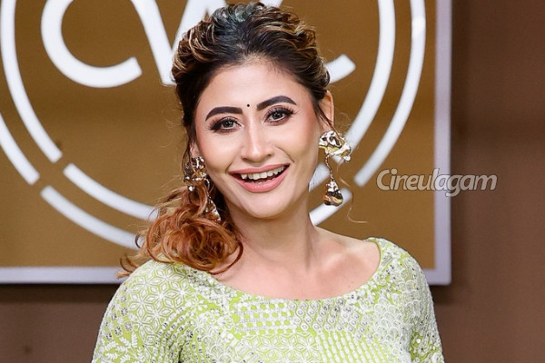 விஜய் டிவி சுனிதாவா இப்படி.. நீச்சல் உடையில் வேற லெவல் கவர்ச்சி | Vijay Tv Sunita Swimsuit Photo Goes Viral