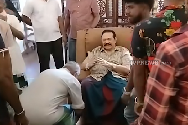 மீண்டும் ஹீரோவான மஹிந்த ; ஆசி பெற படையெடுக்கும் மக்கள் கூட்டம் | Mahinda Hailed Hero Again Huge Crowd Rallie