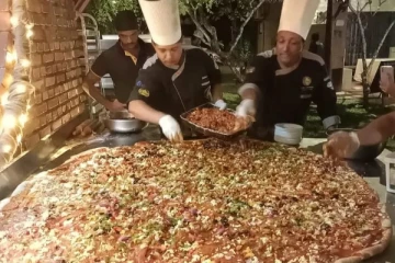 இலங்கையில் உருவாக்கப்பட்ட ராட்சத பீட்சா