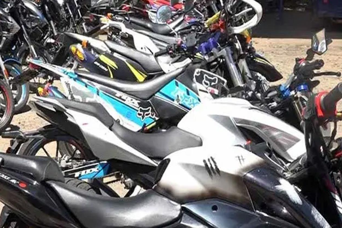 சட்டவிரோதமான மோட்டார் சைக்கிள்களுடன் பிடிபட்ட 16 சாரதிகள் | Police Nab 16 Modified Motorcycle Riders சட்டவிரோதமான மோட்டார் சைக்கிள்களுடன் பிடிபட்ட 16 சாரதிகள் | Police Nab 16 Modified Motorcycle Riders