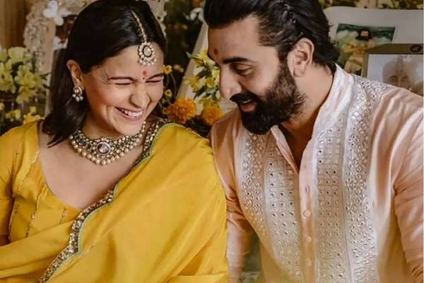 அசிங்கமா இல்லையா.. தன்னுடைய லீக் புகைப்படம் லீக்கானதால் கோபப்பட்ட பிரபல நடிகை | Alia Bhatt About Privacy Life