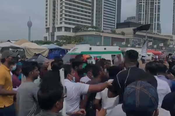 கோட்டா கோ கம போராட்டம் ஆரம்பிக்கப்பட்டு 50 நாட்கள்! மெழுகுவர்த்தி ஏற்றிப் ​போராட்டம் - ஐபிசி தமிழ்