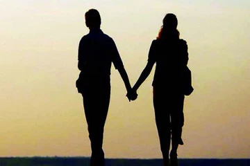 யாத்திரை வந்த இளம் காதலர்கள் ; மாணவி வீடு செல்ல மறுத்ததால் சிக்கிய ஜோடி