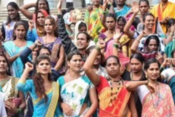 மேட்டு மகாதானபுரம் அங்காளம்மன் கோவில் திருவிழா - ஏராளமான திருநங்கைகள் பங்கேற்பு