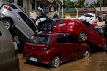 பிலிப்பைன்சை புரட்டிப்போட்ட கல்மேகி புயல்; 140 பேர் பலி..130 பேரை காணவில்லை