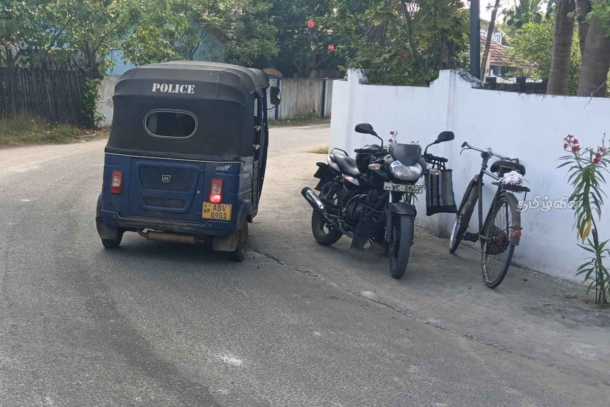 யாழில் அதிகாலையில் நடந்த நகை திருட்டு - 8 மணி நேரம் கழித்து உதவ வந்த மருதங்கேணி பொலிஸார் | Jewelry Theft In Jaffna Early In The Morning