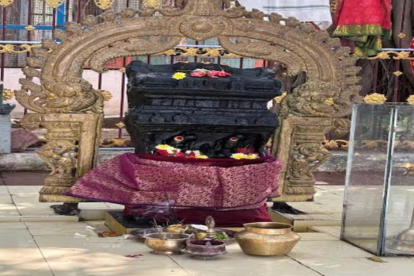 கணவனுடன் உடன்கட்டை ஏறிய பெண்- காவல் தெய்வமாக வழிபடும் கிராம மக்கள் | Theepainthal Amman Temple In Mayiladuthurai கணவனுடன் உடன்கட்டை ஏறிய பெண்- காவல் தெய்வமாக வழிபடும் கிராம மக்கள் | Theepainthal Amman Temple In Mayiladuthurai