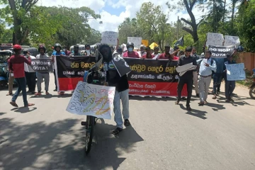 வடக்கு - கிழக்கில் அரசாங்கத்துக்கு எதிர்ப்பு தெரிவித்து பாரிய போராட்டங்கள் முன்னெடுப்பு (Photos)