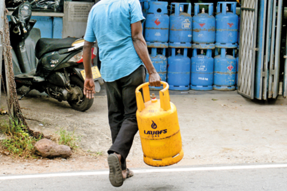 இன்று நள்ளிரவு முதல் லாஃப்ஸ் எரிவாயு விலைகளும் குறைப்பு | Laughing Gas Prices Have Decreased இன்று நள்ளிரவு முதல் லாஃப்ஸ் எரிவாயு விலைகளும் குறைப்பு | Laughing Gas Prices Have Decreased