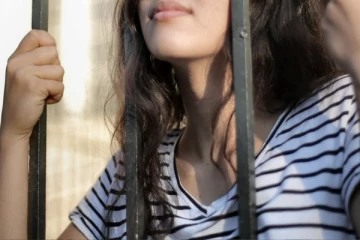 பாகிஸ்தான் சிறையில் இளம் பெண்ணுக்கு நடந்த கொடூர சம்பவம்! கையும் களவுவாக சிக்கிய அதிகாரி.. பின்னர் நடந்தது என்ன?