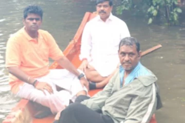 வெள்ளத்தில் போட்டோ ஷூட் நடத்திய பாஜக தலைவர் அண்ணாமலை - பொதுமக்கள் ஆவேசம்