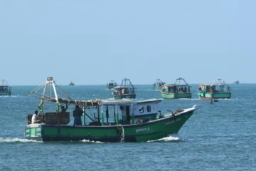 இந்திய மீனவர்கள் மூவருக்கு 06 மாத சிறை; 26 பேருக்கு ஒத்திவைக்கப்பட்ட சிறை