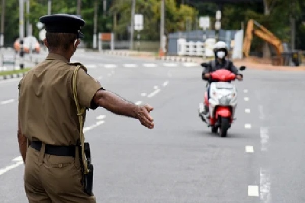 இலங்கை வந்த சுற்றுலா பயணிக்கு விதிக்கப்பட்ட அபராதம் | Foreigner Fined For Traffic Offence