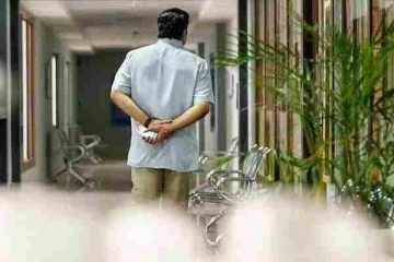 ரூ. 100 கோடி மதிப்பிலேயே கார்கள் வைத்திருக்கும் பிரபல நடிகர்... யார் அவர் தெரியுமா?