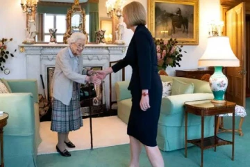 மாகராணியை சந்தித்து ஆசி பெற்றார் பிரித்தானியாவின் புதிய பிரதமர்