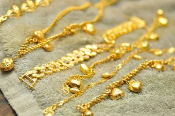 10 வருஷம் ஆனாலும் தங்க நகைகள் புதுசு போல ஜொலிக்கணுமா?