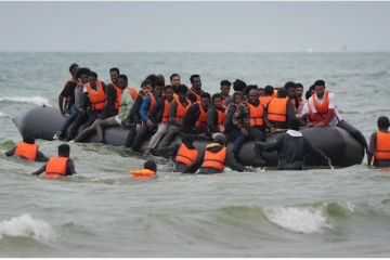 சட்டவிரோத புலம்பெயர்ந்தோரை திருப்பி அனுப்ப அரபு நாடொன்றுடன் பிரித்தானியா ஒப்பந்தம்