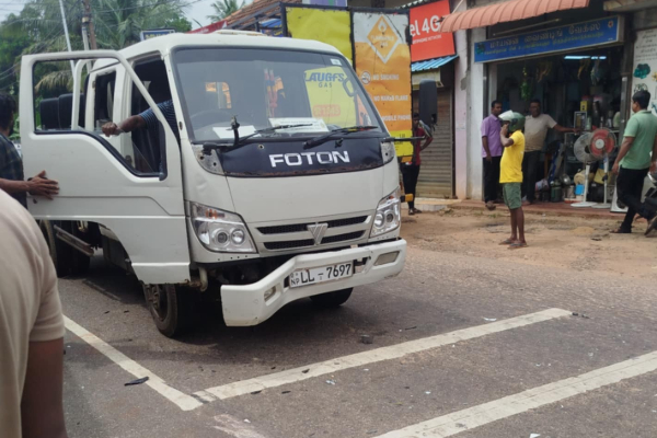 யாழில் இன்று இடம்பெற்ற கோரவிபத்து; ஆபத்தான நிலையில் ஒருவர் | Accident Jaffna Kopay Someone In Danger Hospital யாழில் இன்று இடம்பெற்ற கோரவிபத்து; ஆபத்தான நிலையில் ஒருவர் | Accident Jaffna Kopay Someone In Danger Hospital