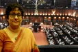பாடசாலைகளில் நடைபெறும் விழாக்களில் அரசியல்வாதிகள்: பிரதமரிடம் சபையில் கேள்வி