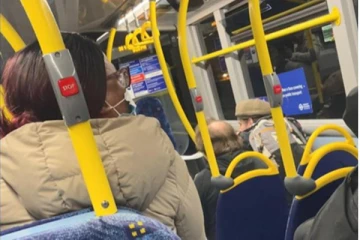 உன் சொந்த நாட்டிற்கு திரும்பி போ! லண்டன் பேருந்தில் பெண் பயணியிடம் மோசமாக பேசிய ஆண்... அதிர்ச்சி வீடியோ