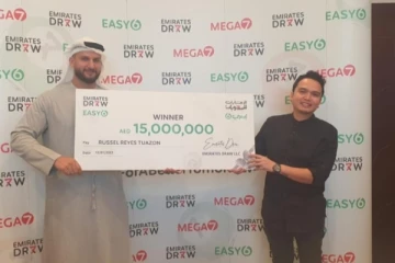 2023ம் ஆண்டின் முதல் கோடீஸ்வரர் இவர் தான்! கூரையை பிய்த்து கொண்டு கொட்டிய அதிர்ஷ்டம்