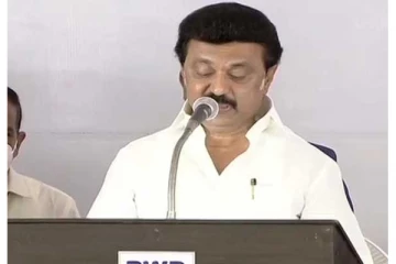 ’முத்துவேல் கருணாநிதி ஸ்டாலின் எனும் நான்’ - தமிழக முதல்வராகப் பதவியேற்றார் ஸ்டாலின்
