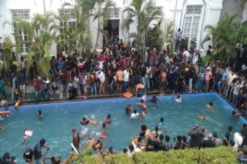 ஜனாதிபதி மாளிகை நீச்சல் தடாகத்தில் சவர்க்காரம் பூசி குளித்த சம்பவம்:இருவர் அடையாளம் காணப்பட்டுள்ளனர்