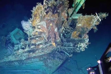 கப்பலோடு மூழ்கிய 200டன் தங்க புதையல் - முண்டியடிக்கும் 3 நாடுகள்!