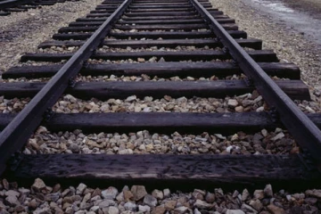 திருகோணமலையில் தொடருந்து தண்டவாளத்தில் தூங்கிய நபருக்கு நேர்ந்த சோகம்