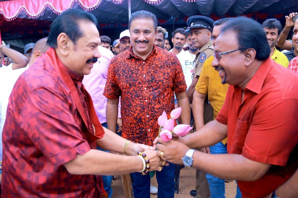 எரித்த சாம்பல் மேட்டிலிருந்து ராஜபக்சக்கள் மீண்டெழுவார்கள்! பொதுக்கூட்டத்தில் சூளுரை | Sri Lanka Podujana Peramuna Mahinda Rajapaksa
