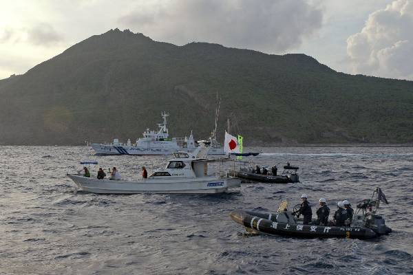 இரண்டு மீன்பிடி படகுகள்... சர்ச்சைக்குரிய தீவு: மோசமடையும் சீனா - ஜப்பான் பகை | Chinese And Japanese Boats
