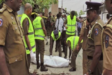 மட்டக்களப்பில் மனைவியை மண்வெட்டிப்பிடியால் தாக்கிக்கொலை செய்த கணவன் (video)