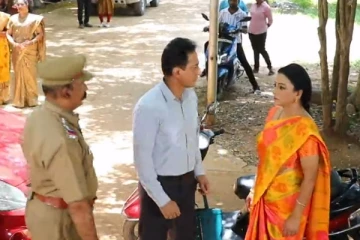 நடுரோட்டில் சண்டை, போலீசில் சிக்க வைத்த பாக்யா.. இது தேவையா கோபி?