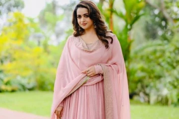 திருமண நாளில் கணவருடன் எடுத்த போட்டோவை வெளியிட்ட நடிகை பாவனா... குவியும் லைக்ஸ்