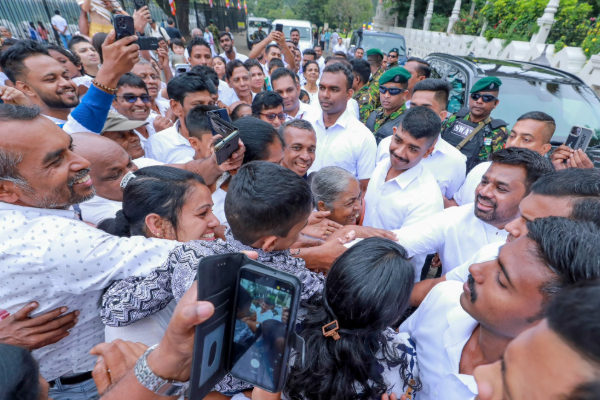 தலதா மாளிகையில் புத்தாண்டு வழிபாட்டில் ஈடுபட்ட ஜனாதிபதி அநுர | President Anura Joins New Year Prayers At Thalatha தலதா மாளிகையில் புத்தாண்டு வழிபாட்டில் ஈடுபட்ட ஜனாதிபதி அநுர | President Anura Joins New Year Prayers At Thalatha