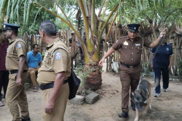 சட்டவிரோத செயற்பாடுகள் தொடர்பாக தர்மபுரத்தில் விசேட சோதனை நடவடிக்கை | Dharmapura Police Conduct Raids சட்டவிரோத செயற்பாடுகள் தொடர்பாக தர்மபுரத்தில் விசேட சோதனை நடவடிக்கை | Dharmapura Police Conduct Raids