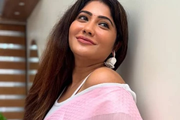 பிக்பாஸ் ஜூலியா இது!! டிரான்ஸ்பெரண்ட் ஆடையில் எடுத்த ரீசண்ட் புகைப்படங்கள்..