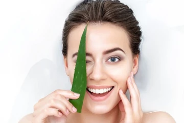 சருமத்தில் ஏற்படும் பிரச்சினைகளை உடனடியாக போக்க இந்த ஒரு பொருள் மட்டுமே போதும்!