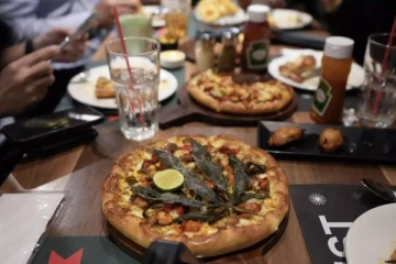 பிரபல நாட்டில் கஞ்சா பீட்சா விற்பனை விரைவில் அறிமுகம் - விலை எவ்வளவு தெரியுமா?