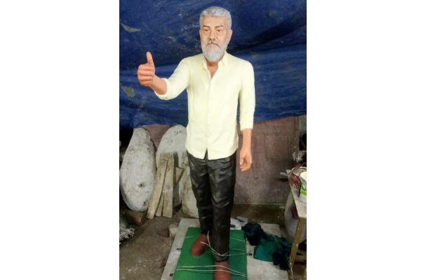 அச்சு அசல் அஜித்தை போலவே இருக்கும் அவருடைய உருவ சிலை.. வேற லெவல் | Actor Ajith Statue By His Fans