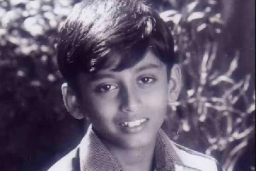 இந்த புகைப்படத்தில் இருக்கும் குழந்தை யார் தெரியுமா.. நடிகர் விஜய்யின் நெருங்கிய நண்பராம்