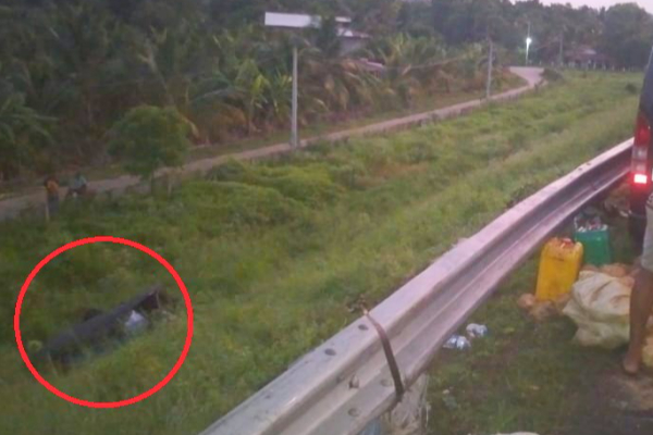 தெற்கு அதிவேக வீதியில் விபத்தில் சிக்கிய வெளிநாட்டவர்கள் | Foreigners Involved In Accident தெற்கு அதிவேக வீதியில் விபத்தில் சிக்கிய வெளிநாட்டவர்கள் | Foreigners Involved In Accident