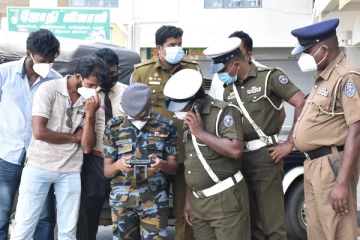 பறந்தது ட்ரோன்! ஓடி ஒழிந்த இளைஞர்கள்- கலைத்துப்பிடித்த பொலிஸார்