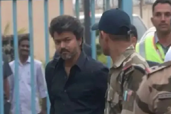 கரூர் விவகாரம் : 2ஆவது முறையாக விசாரணைக்காக முன்னிலையான தவெக தலைவர் | Karur Crowd Case Vijay Appears For Delhi 2Nd Time