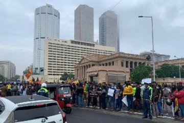 விண்ணதிரும் கோஷங்களுடன் கொழும்பு காலிமுகத்திடலில் மூன்றாவது நாளாகவும் தொடரும் போராட்டம் (VIDEO)