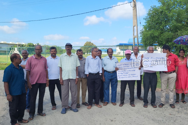 தமிழர் பகுதியில் போராட்டத்தில் குதித்த அரச ஊழியர்கள் | Government Employees Protest In Vavuniya