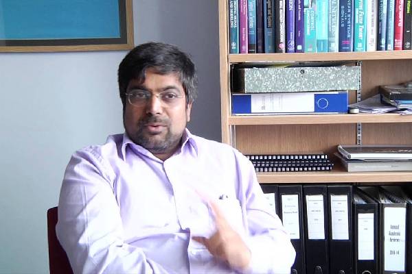 பிரித்தானியாவின் உயரிய நைட் பட்டம் பெற்ற யாழ்ப்பாண தமிழர் | Knighthood For A Sri Lankan Born Professor பிரித்தானியாவின் உயரிய நைட் பட்டம் பெற்ற யாழ்ப்பாண தமிழர் | Knighthood For A Sri Lankan Born Professor