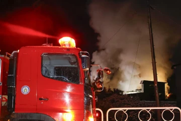 சீனாவில் குடியிருப்புக் கட்டடத்தில் பயங்கர தீ விபத்து ; 12 பேர் பலி